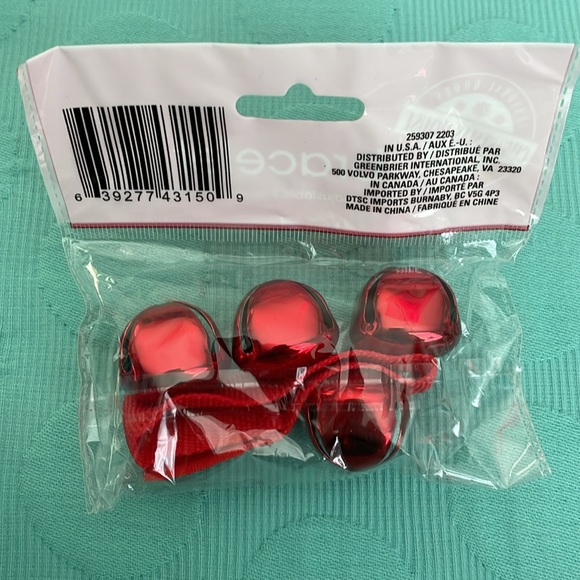 Christmas House Velcro adjustable jingle bell bracelets - Picture 4 of 5